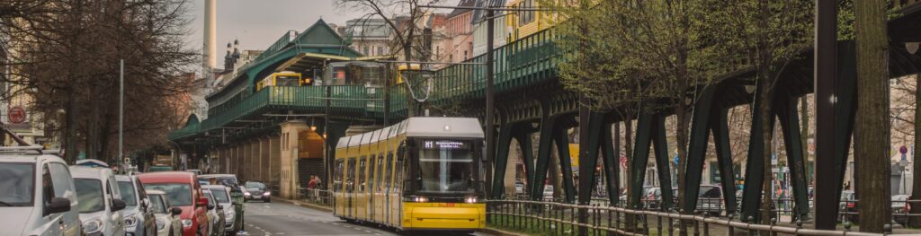 Dieses Bild hat ein leeres Alt-Attribut. Der Dateiname ist Schwarzfahren-Website-Anwalt-Strafrecht-Berlin-Strafverteidigung-1024x263.jpg
